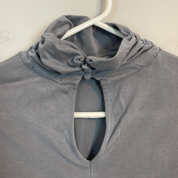 Lord & Taylor turtleneck gray pull over top blouse size small - Picture 5 of 9